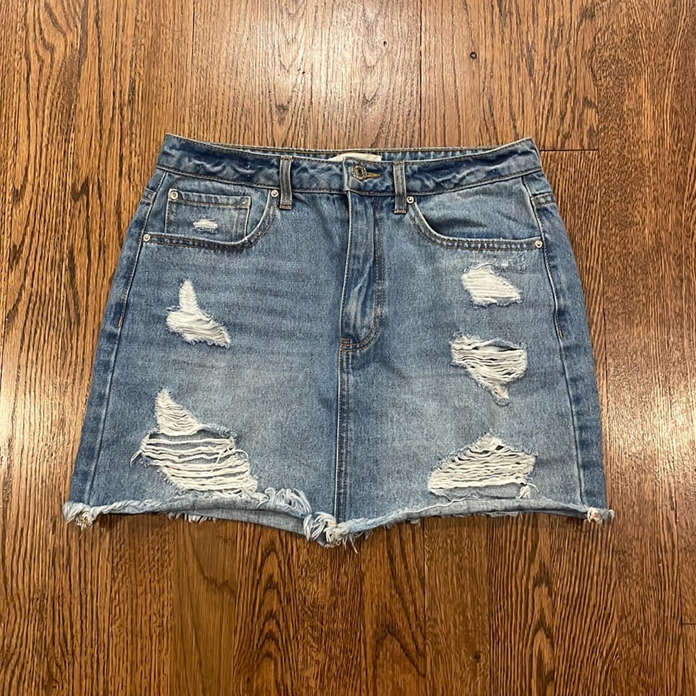 Forever 21 distressed denim mini skirt size medium